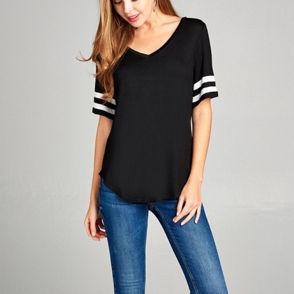 Tops - Ultra soft BLACK v neck Striped Short Sleeve Tee